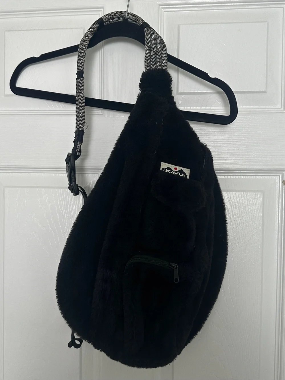 Kavu Black Faux Fur Rope-Strap Sling Backpack